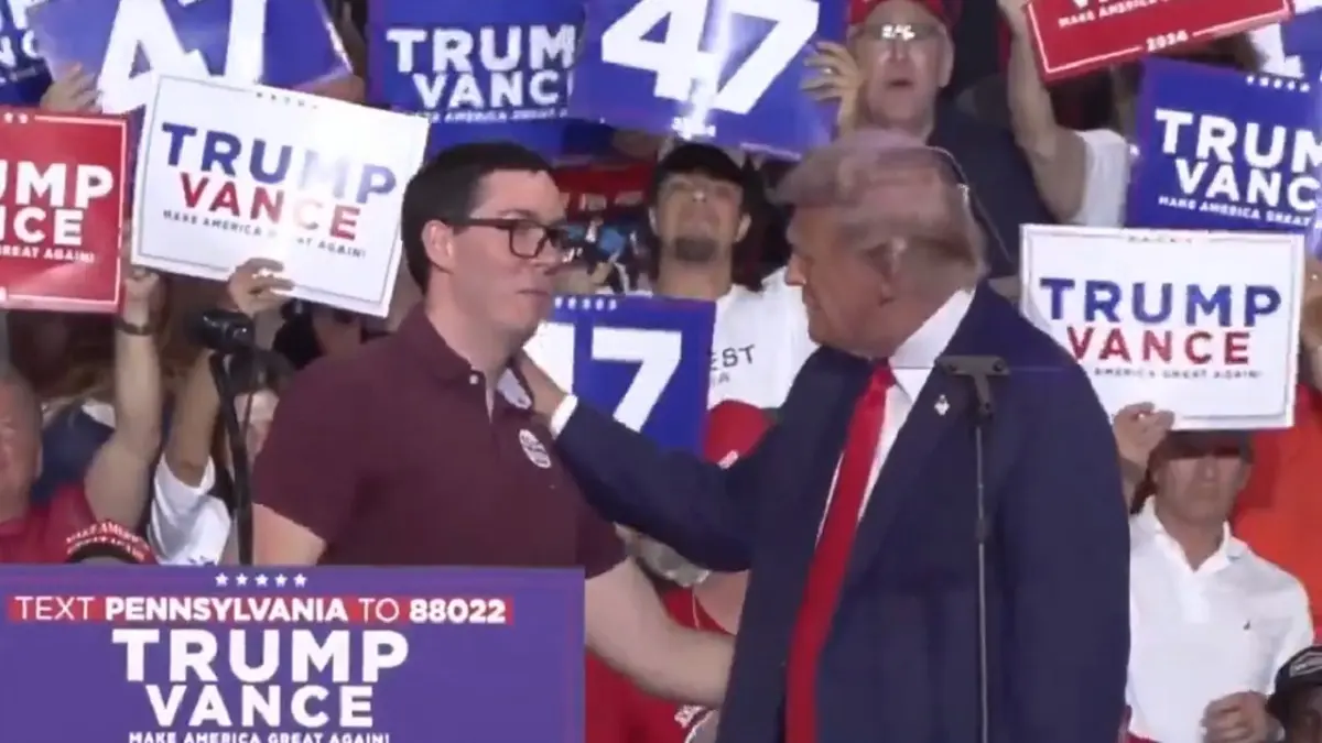 TRUMP UTILIZA a MIGRANTE VENEZOLANO a favor de su campaña: el joven alertó sobre «los peligros del comunismo» para EE. UU.