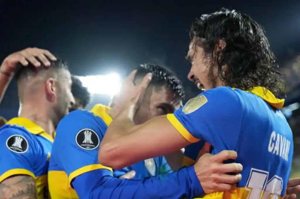 En el debut de Edison cavani, el Xeneize festejó en la Bombonera