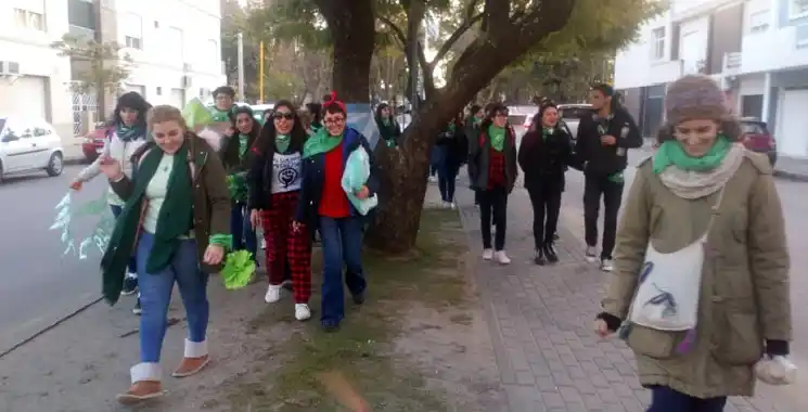 “Pañuelazo y Puentazo” para pedir por el aborto legal, seguro y gratuito