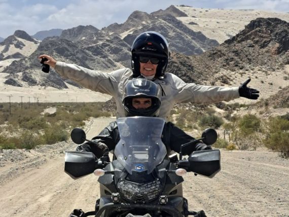Una pareja de Tandil recorre América Latina en moto para cumplir su sueño de “vivir viajando”