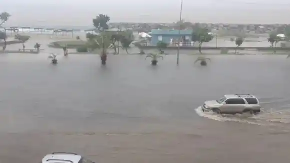 VARGAS NO SALE DE UN SUSTO: fuertes lluvias aumentaron caudales de ríos en varias zonas de La Guaira (+ videos)