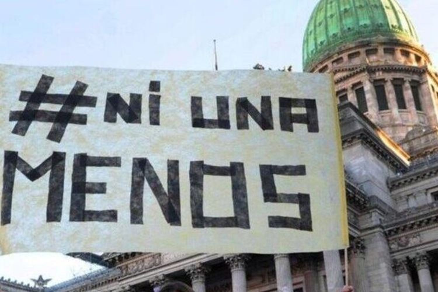 Fuerte rechazo opositor al proyecto del Gobierno de eliminar el femicidio