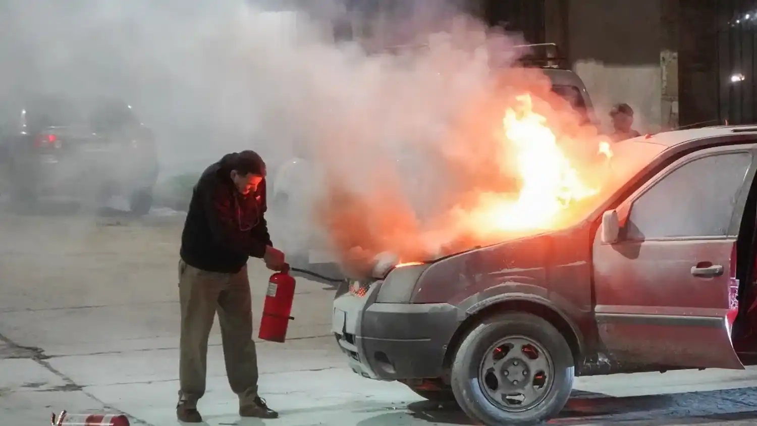 Se incendió una camioneta, pero el conductor salió ileso