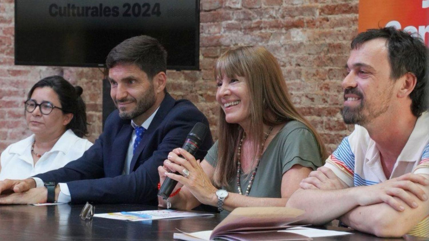 El gobernador Pullaro y la ministra Rueda, en la puesta en marcha de la convocatoria 2024 a las Residencias Culturales.