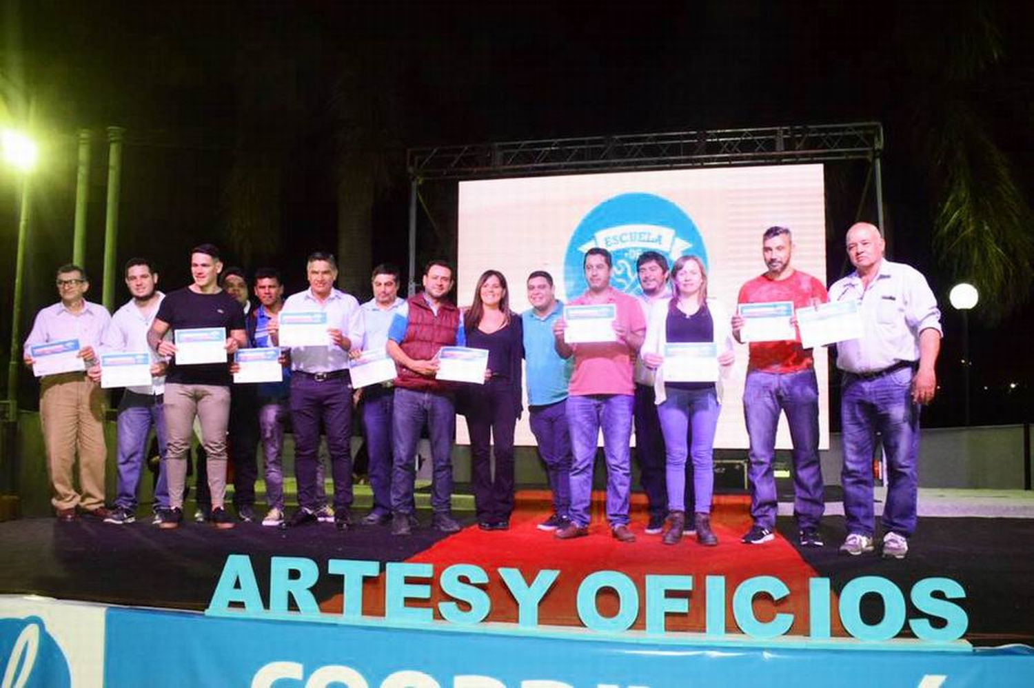 Jofré entregó certificados a los egresados
de los talleres de la escuela de artes y oficios