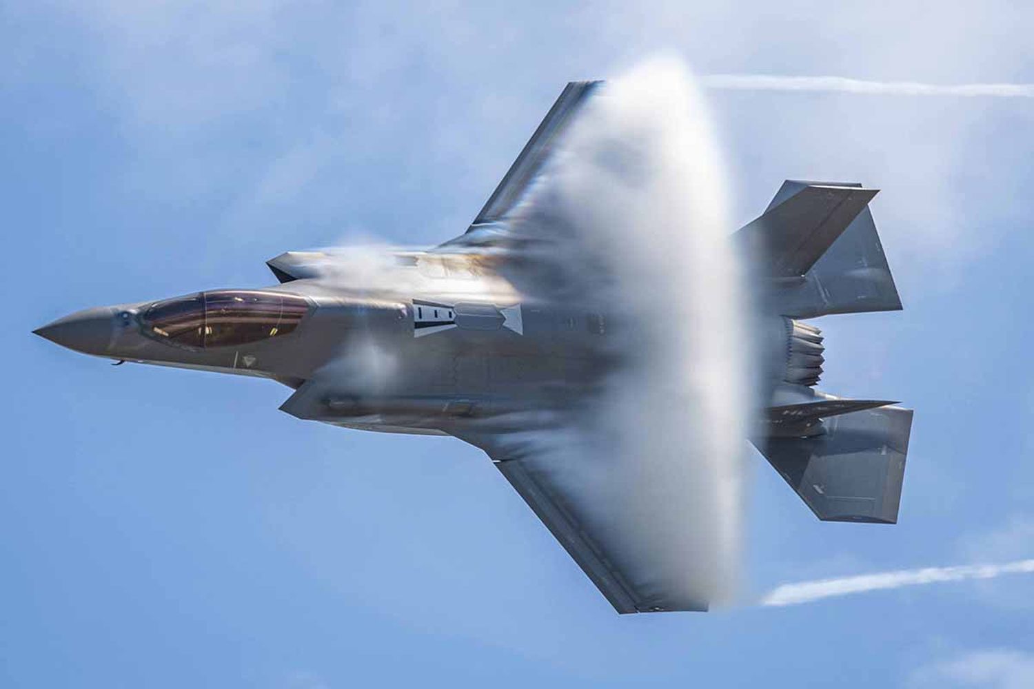 Por el aumento de pedidos de misiles y cazas F-35, Lockheed Martin ganó 1.700 millones de dólares en el primer trimestre