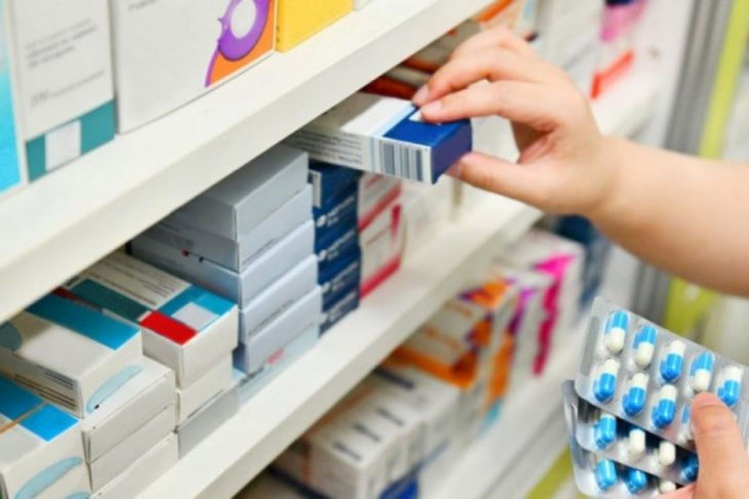 Farmacéuticos se reunirán con PAMI para destrabar el conflicto, mientras sigue la atención a sus afiliados