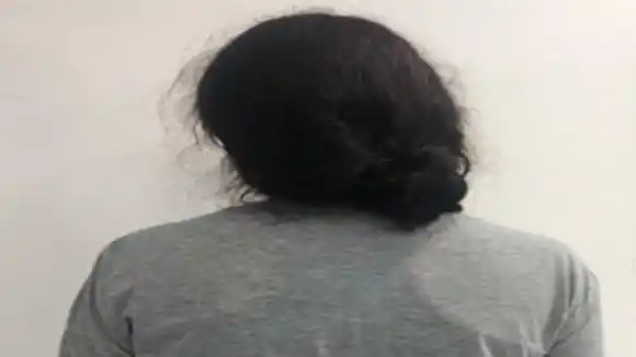 ¡MALA MAMÁ! Capturan a mujer que intentó asesinar a su hija que padece trastorno genético