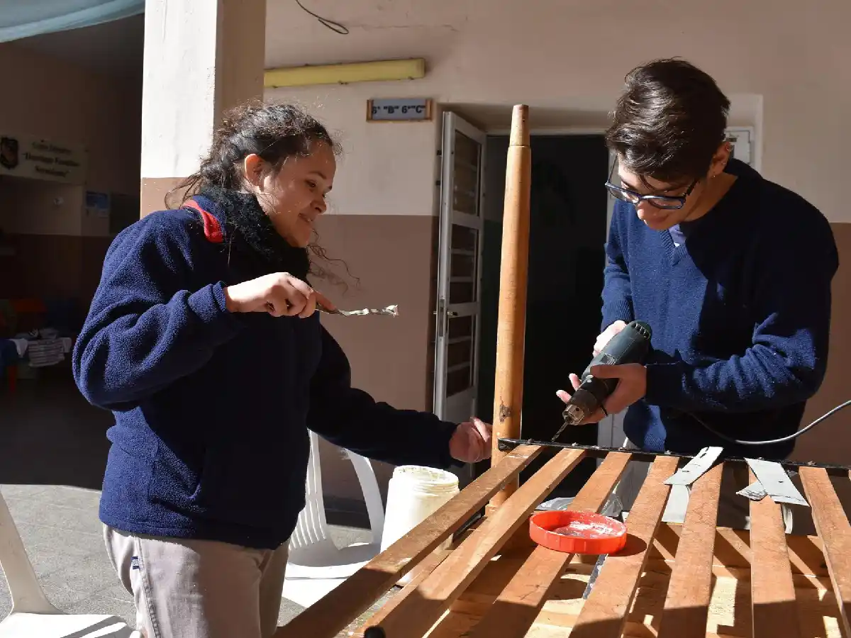 Estudiantes de Devoto van "al rescate" de distintas ONG