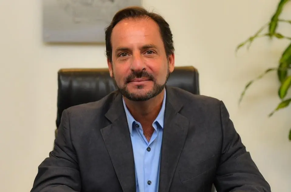 Sujarchuk extiende su licencia: Cursa su sexto día de neumonía bilateral y presentó "episodios críticos"
