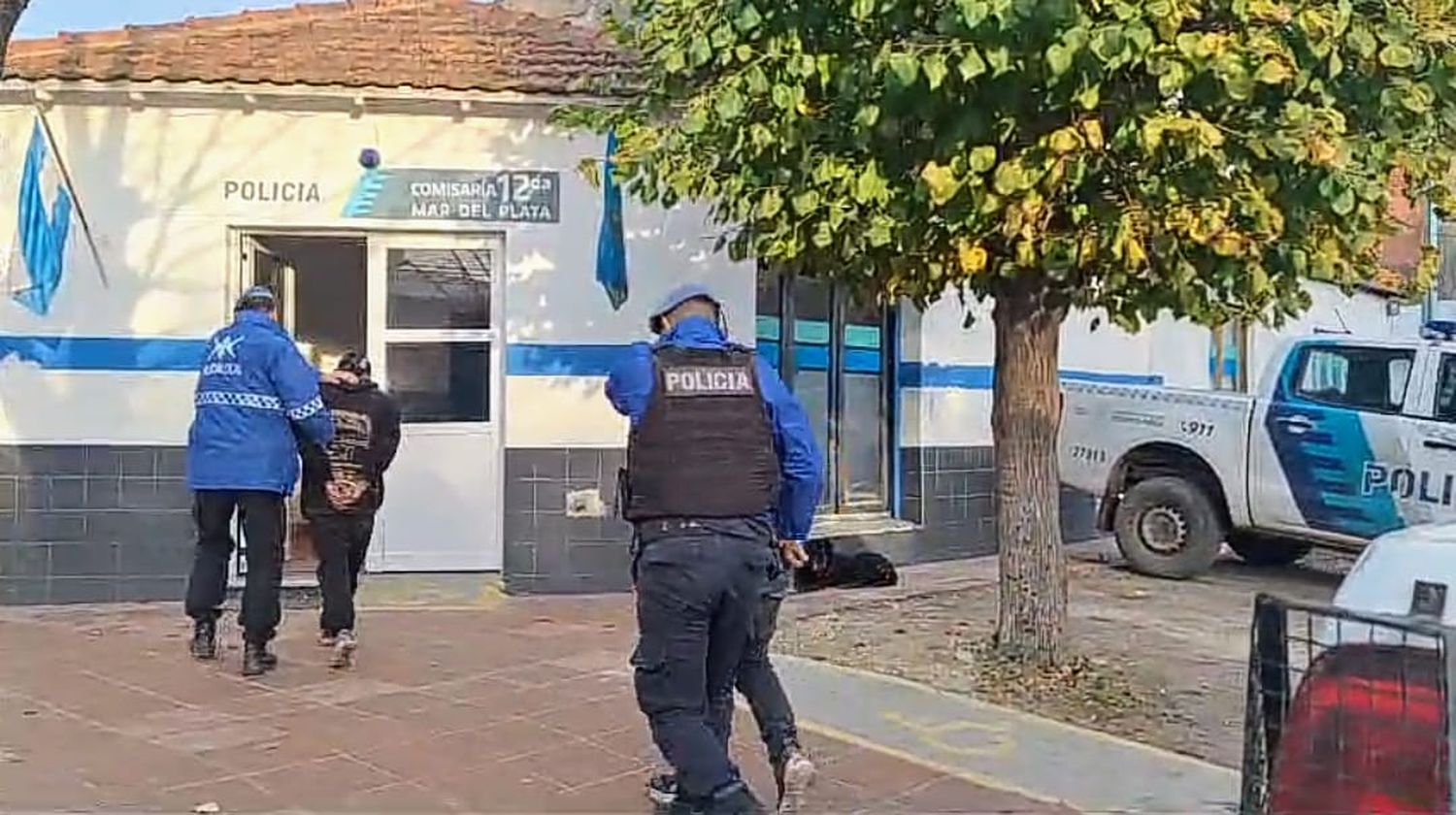 Dos jóvenes robaron medidores de agua en el barrio Belisario Roldán