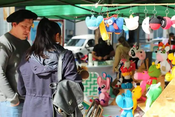 Hoy sábado  continúa la Feria  Municipal de  la Economía Social  en plaza 25 de Mayo