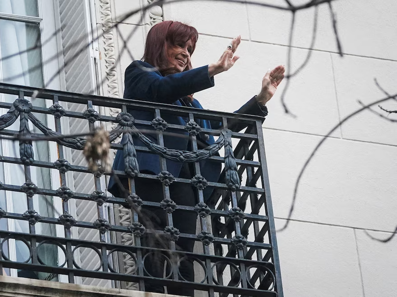 Resolvió el tribunal: Cristina deberá pedir autorización a la Justicia para recibir visitas