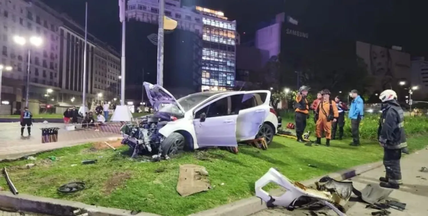 Así quedó el Peugeot 308 color blanco siniestrado.