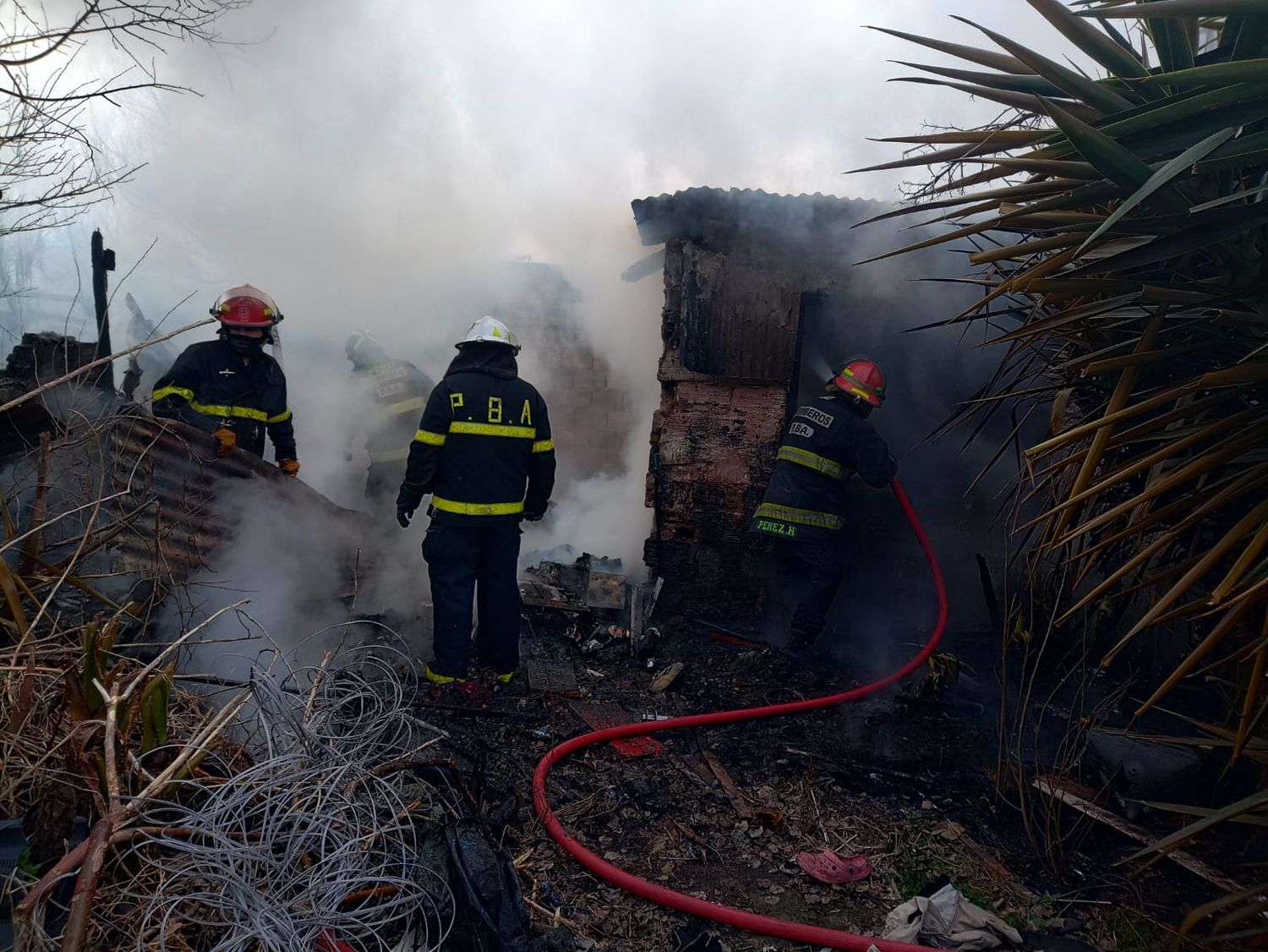 El fuego arrasó con una casilla del barrio Pueyrredon