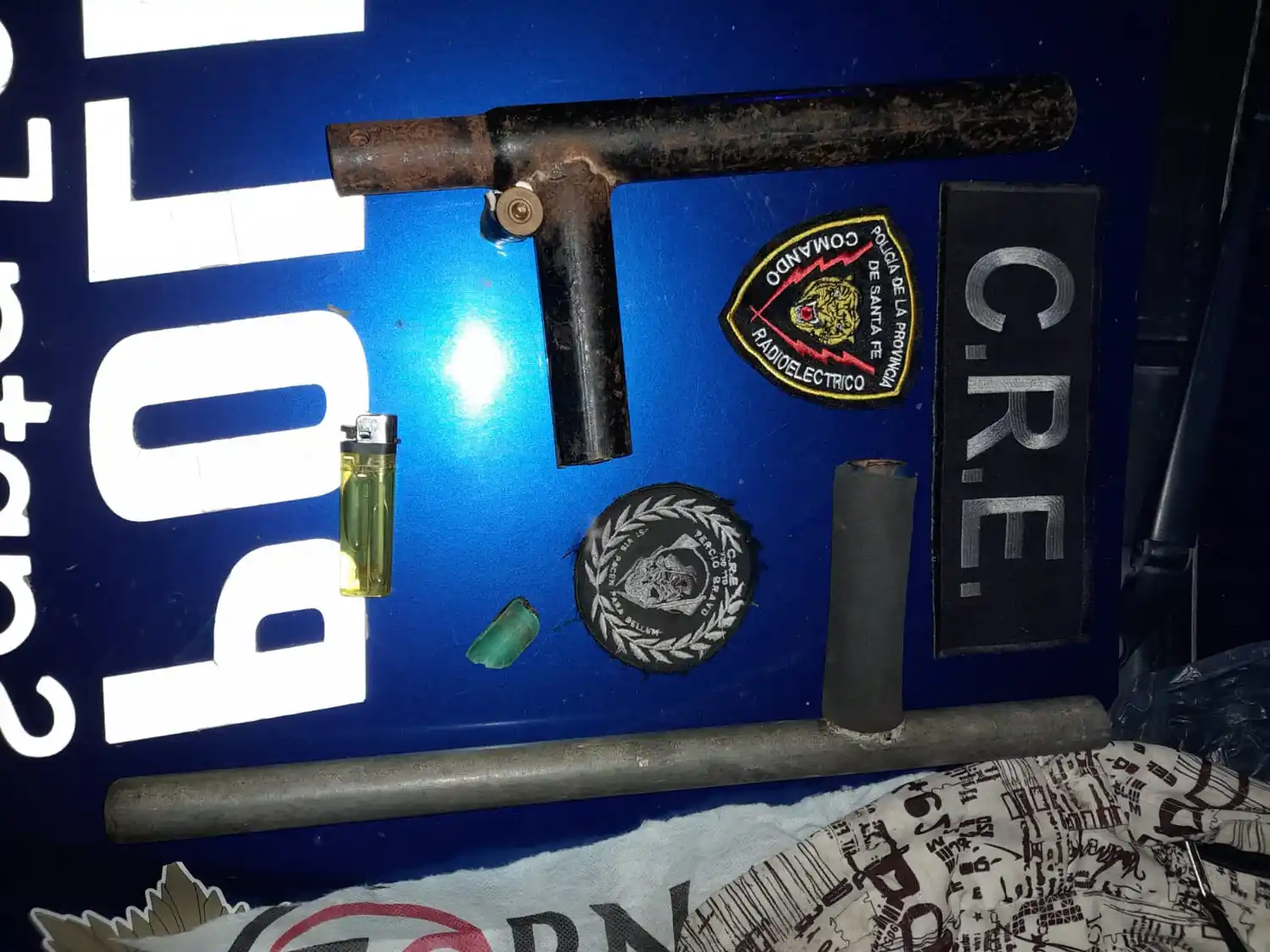 El arma secuestrada por personal del Comando Radioeléctrico.