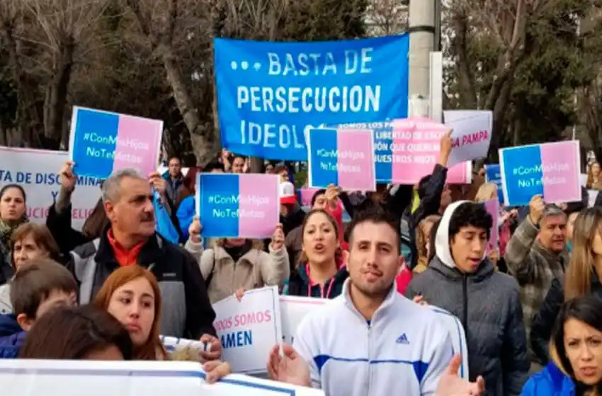 Rosario se sumó a la marcha contra la ESI en las escuelas