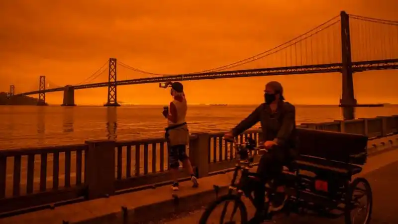 IMÁGENES: Incendios en EE.UU. generan cielo rojizo en California y Oregón