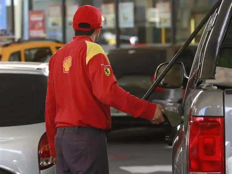 Tras el aumento de YPF, Shell volvió a subir un 4% el precio de la nafta