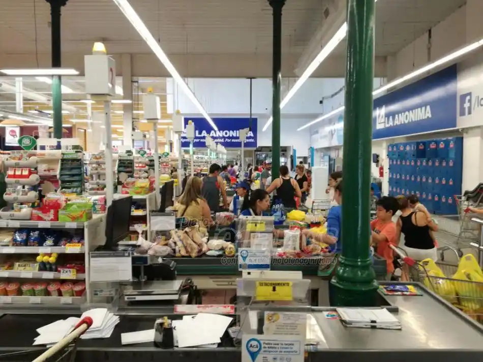 Por ahora, los supermercados locales no abrirán los domingos