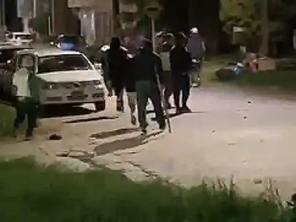 Dos heridos graves tras un enfrentamiento a balazos entre los barras de Sarmiento de Junín