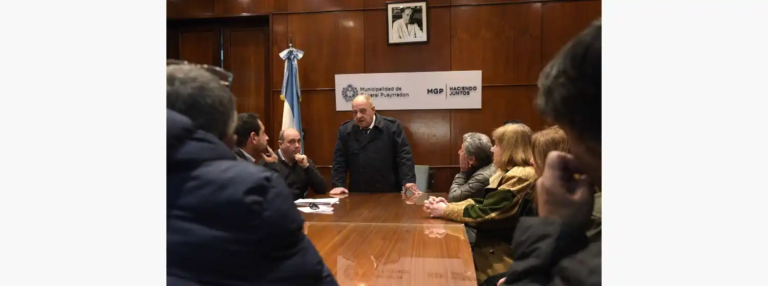 Comerciantes afectados por los cortes en el municipio se reunieron con Arroyo