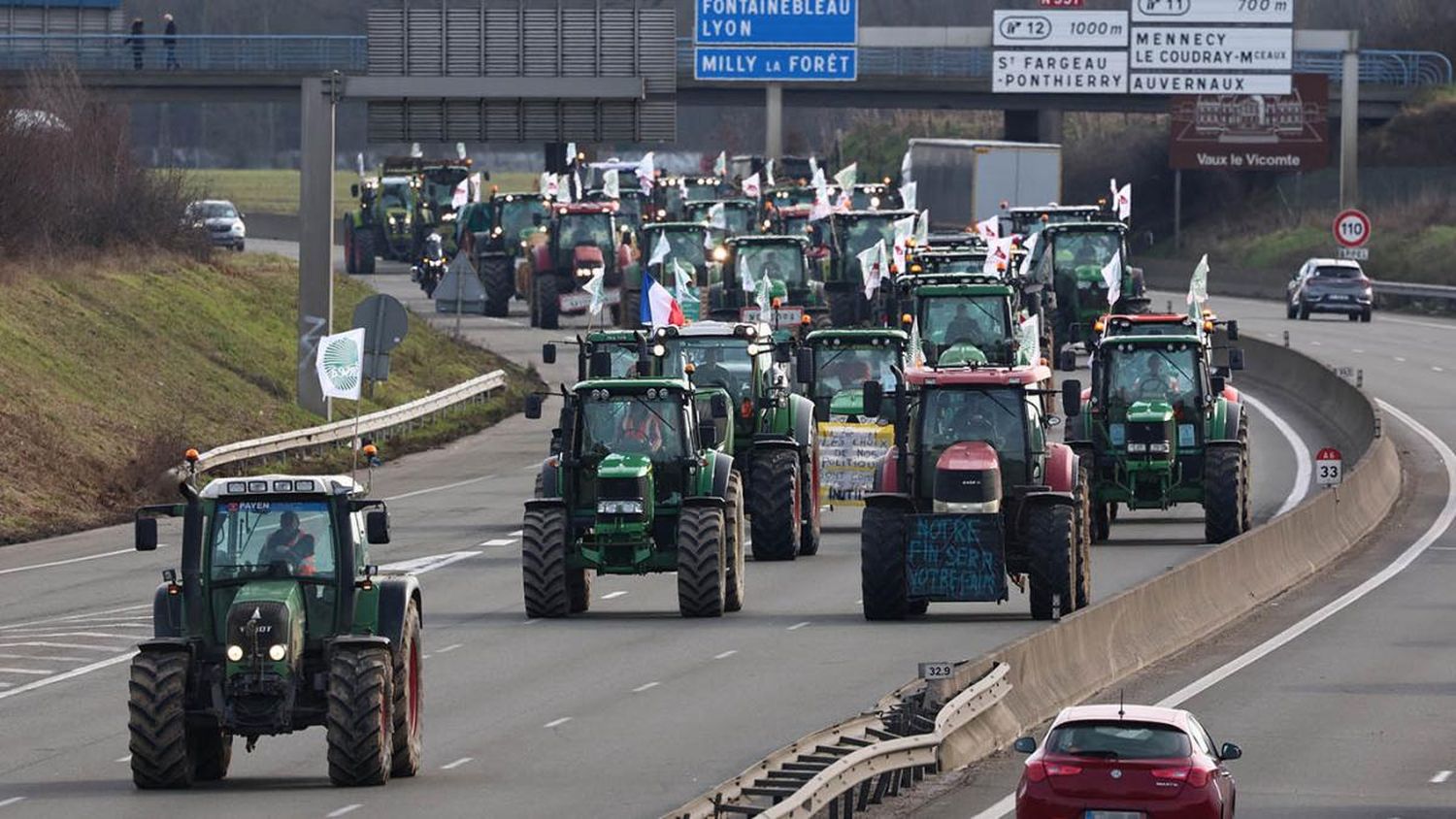 Los agricultores comenzaron a bloquear París y ponen en jaque al Gobierno