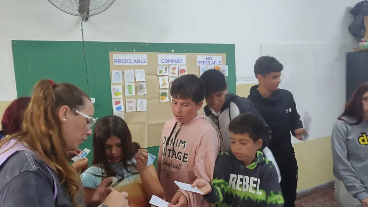 Se realizan charlas en escuelas para concientizar a los más chicos