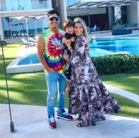 La familia disfrutó junta hasta poco antes de Chyno regresar. Foto Instagram