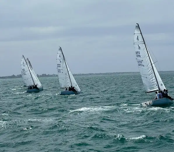 Comenzó el Campeonato de Verano de la Clase Internacional J70