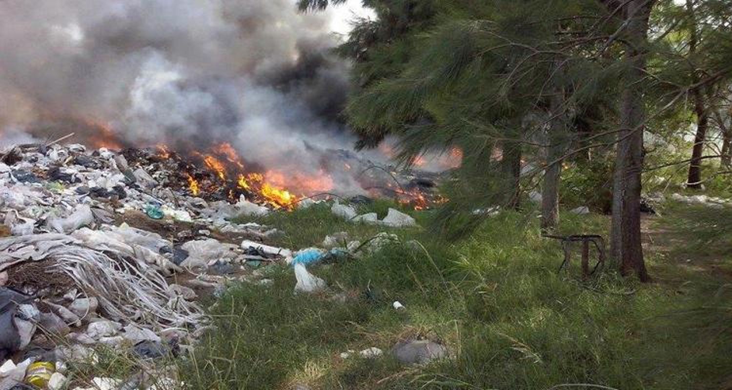 A una semana del incendio en el basural de Baradero, “el fuego sigue prendido”