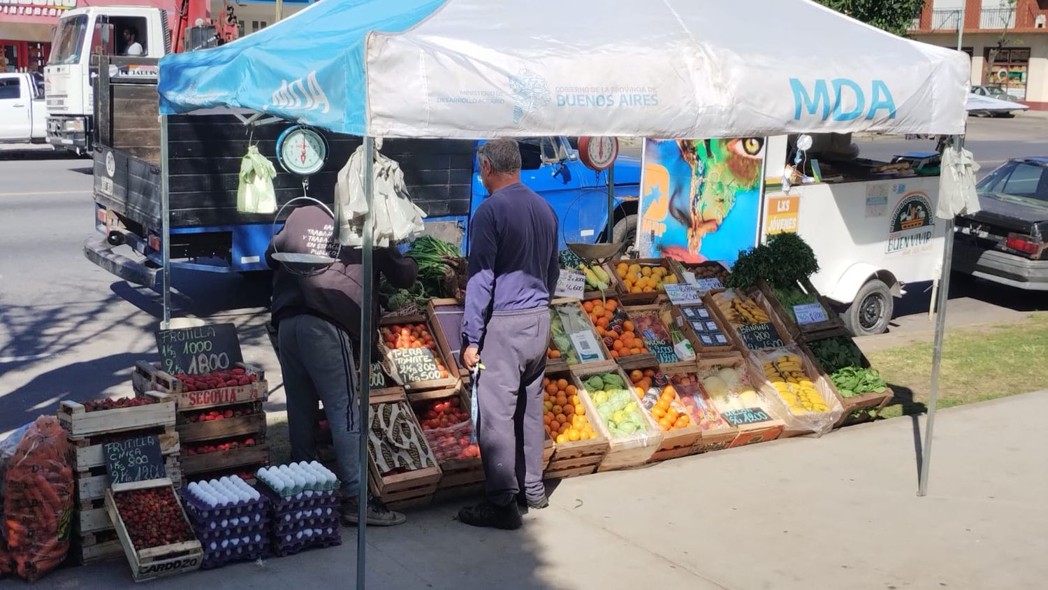 La Feria del Buen Vivir se trasladó al playón del Polideportivo