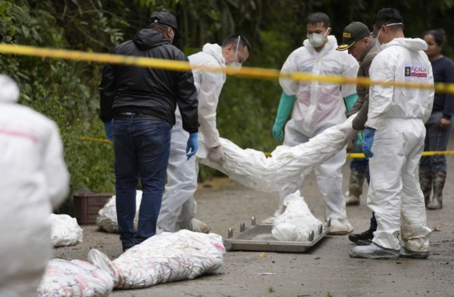 La Brigada de Atención y Prevención de Desastres del Ejército colombiano mandó a la zona a un grupo de soldados especializados en búsqueda y rescate con el fin de ubicar a las víctimas y atender la emergencia.