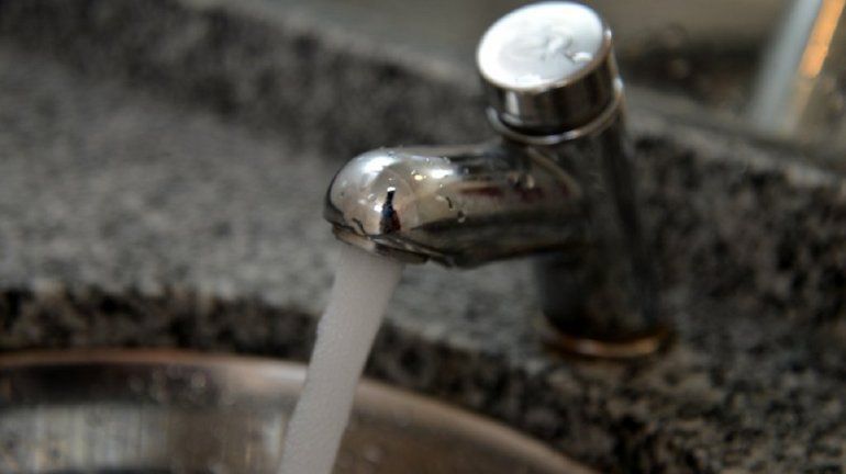 Ola de calor: AySA solicitó uso racional del agua frente a los reiterados cortes de energía