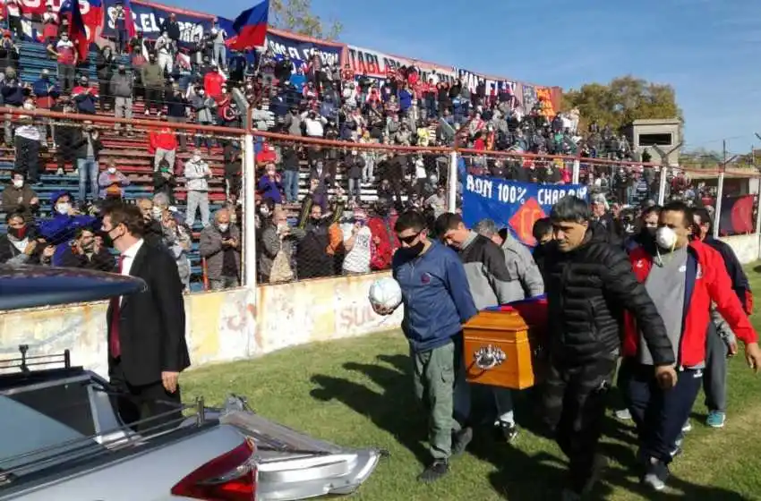 Violación de la cuarentena: fiscalía pidió información al jefe de la Policía por la multitudinaria despedida a Carlovich