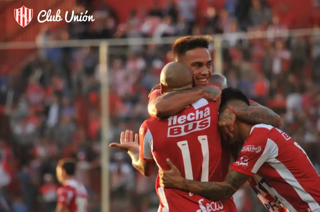 Unión goleó a San Martín (T) y sigue en carrera