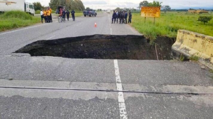 PUENTE DE OSPINO CEDIÓ POR DESGOBIERNO: acusan al chavismo de arriesgar la vida de los venezolanos
