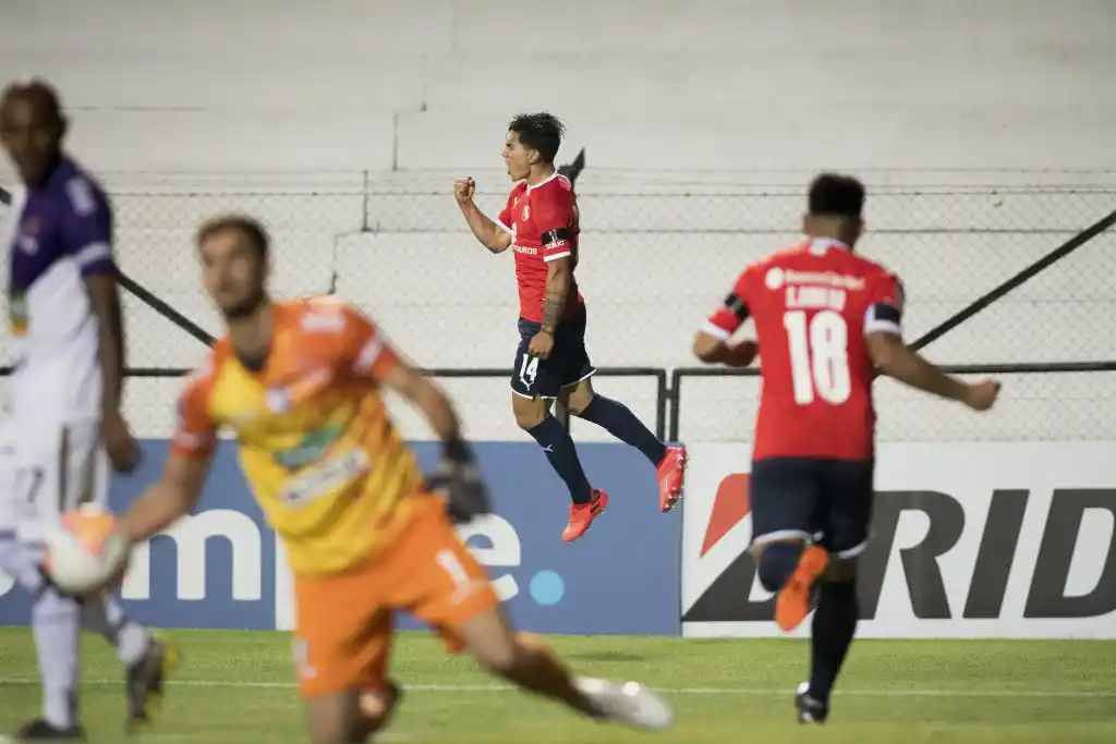 Independiente hizo cuatro y encaminó su clasificación