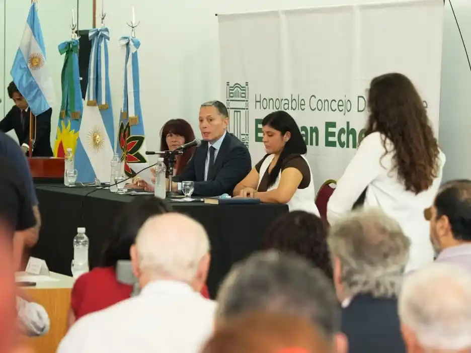 Esteban Echeverría: Gray encabezó la apertura de sesiones del Concejo
