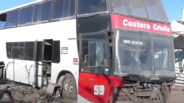 Compró un micro para transformarlo en su casa y encontró 5 kilos de cocaína escondidos