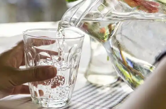 Presentan un proyecto para que hospitales ofrezcan agua potable de libre acceso