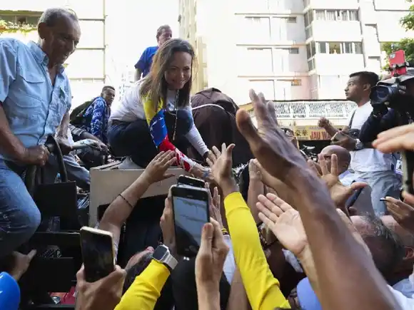 "UN RECONOCIMIENTO a todos sus esfuerzos": así reaccionaron en Venezuela ante el Nobel de la Paz para María Corina