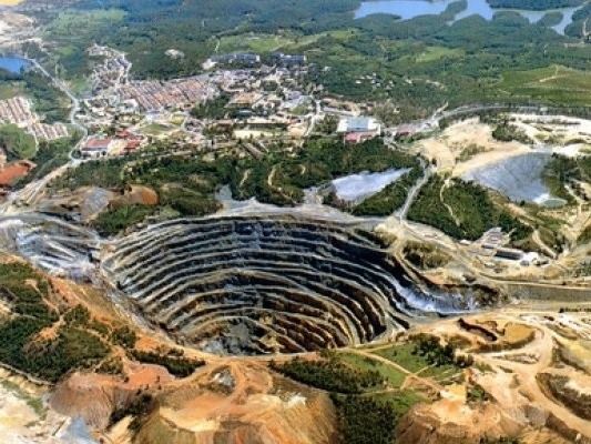 Enrique Viale: “El modelo extractivista no solo trae devastación ambiental sino también social y económica''