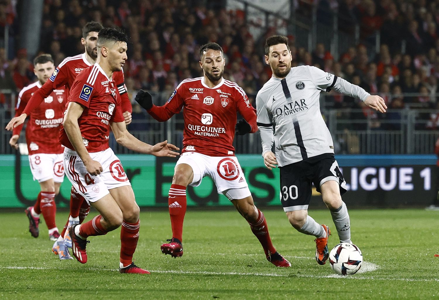 PSG, con Messi de titular, ganó y amplió la diferencia