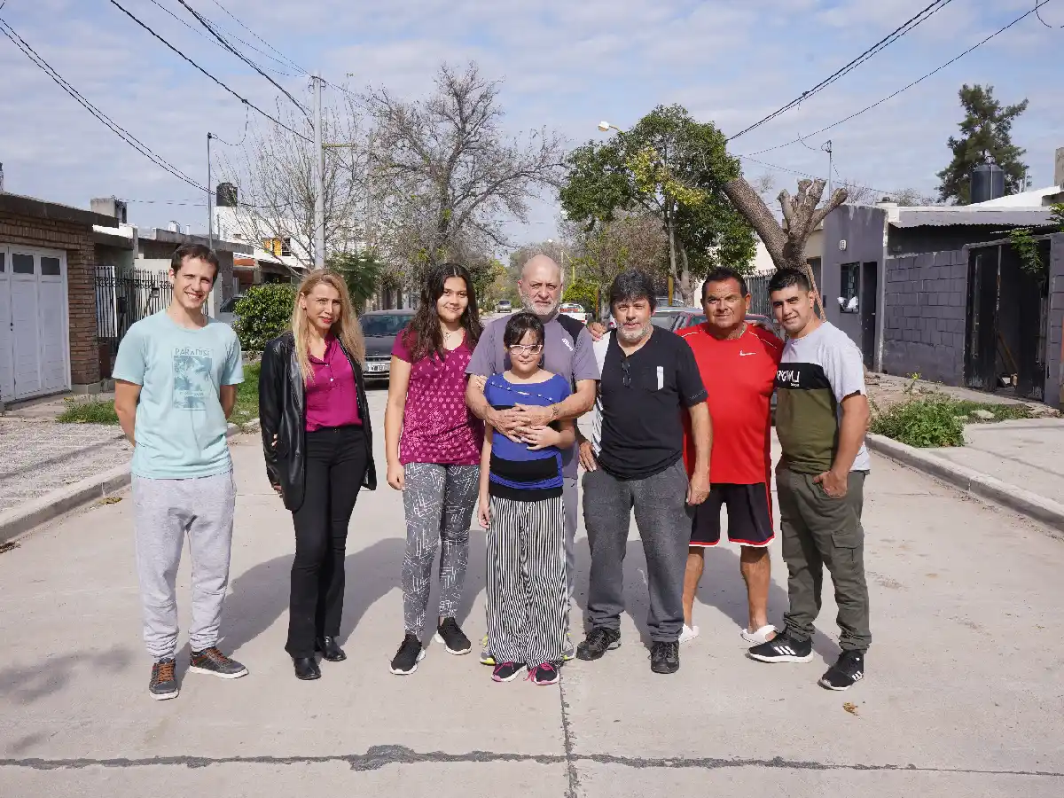 Vecinos de 9 de Septiembre celebran la pavimentación que cambió el panorama del barrio   