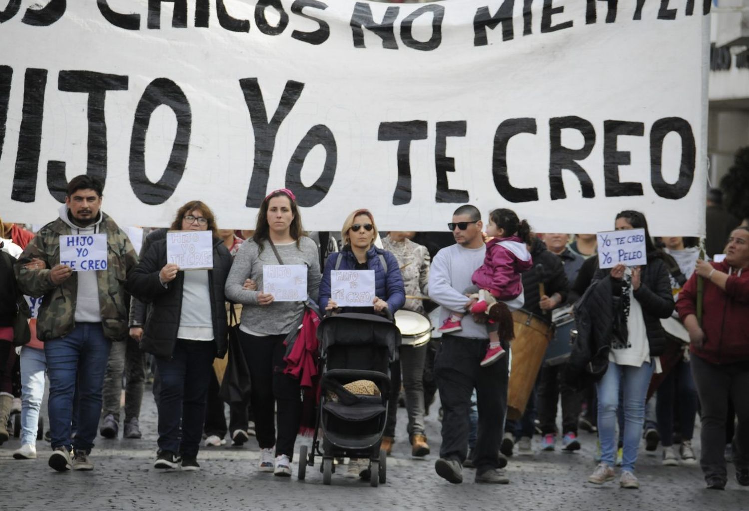 “Hijo, yo te creo”, el lema de la marcha para pedir justicia por el presunto abuso en el Jardín 901