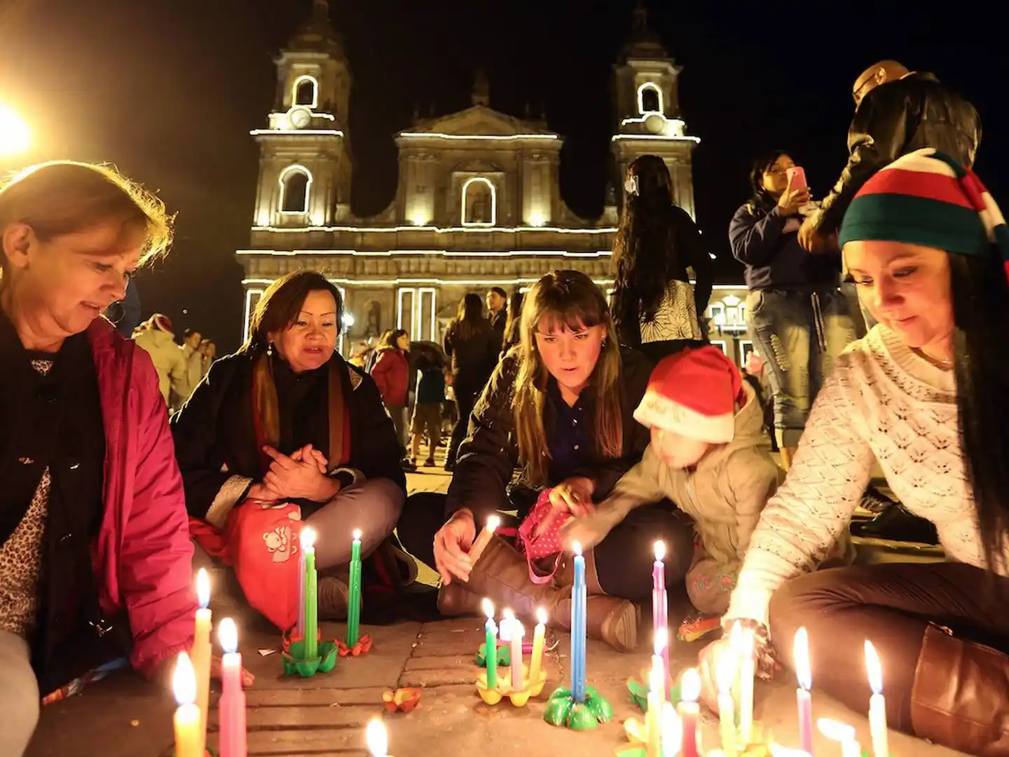 La MÍSTICA de la NOCHE DE VELITAS en Colombia