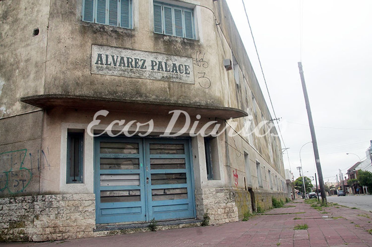 Pasan los años y edificios abandonados deslucen la Villa Díaz Vélez