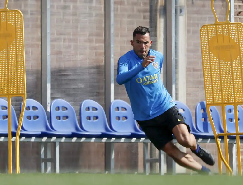 Tevez jugó para los suplentes en la práctica de Boca