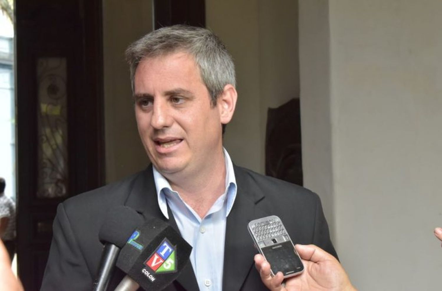 Colón congeló los sueldos de todos los políticos y concejales por cuatro meses